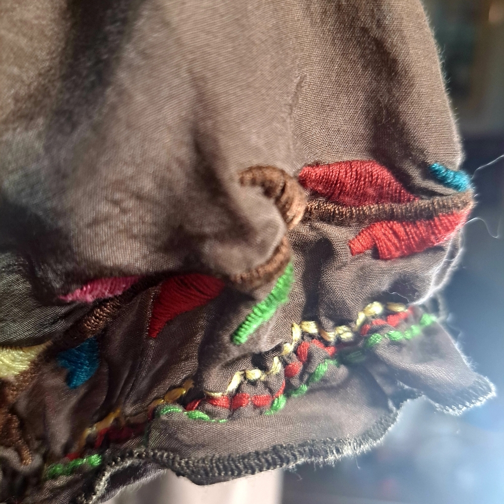 AzelHazel Embroidered Top - Picture 4 of 8